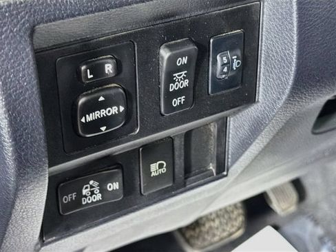 Used 2018 Toyota Tundra SR5 AWD/4WD image 10