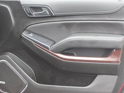 Used 2020 GMC Yukon SLE image 30