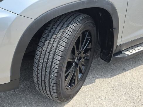 Used 2019 Toyota Highlander SE FWD image 35