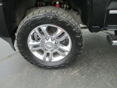 Used 2018 Chevrolet Silverado 2500 High Country w/ Duramax Plus Package AWD/4WD image 16