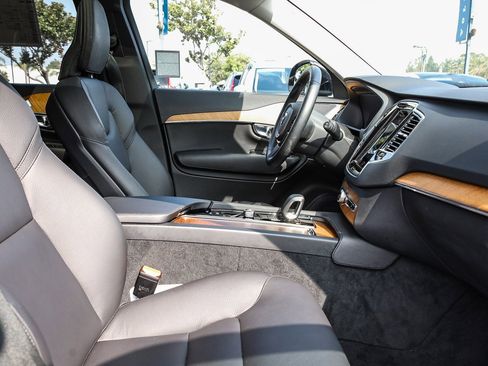 Used 2025 Volvo XC90 B6 Ultra image 17