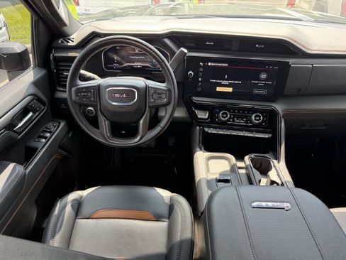 Used 2025 GMC Sierra 2500 AT4 AWD/4WD image 14