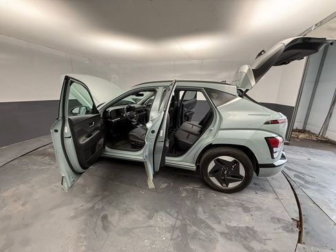 Used 2025 Hyundai Kona Limited FWD image 18