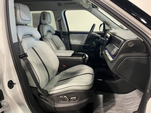 Used 2024 Rivian R1S Adventure AWD/4WD image 39