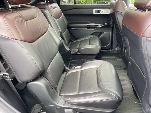 Used 2021 Ford Explorer Platinum w/ Premium Technology Package RWD image 22