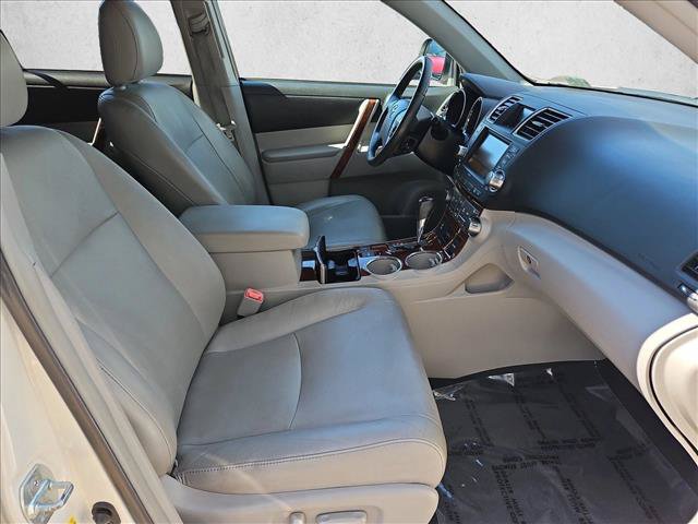 Used 2012 Toyota Highlander Limited w/ Tow Pkg FWD image 28