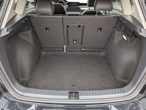 Used 2025 Volkswagen Taos SE FWD image 6