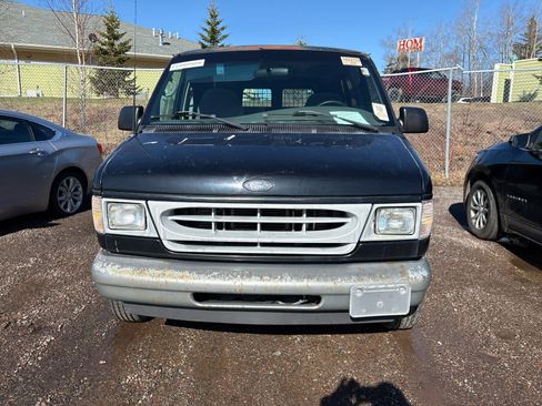 Used 2002 Ford E-150 and Econoline 150 RWD image 2