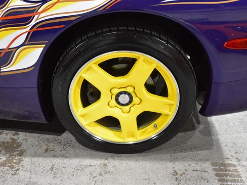 Used 1998 Chevrolet Corvette Convertible w/ Memory Pkg image 59