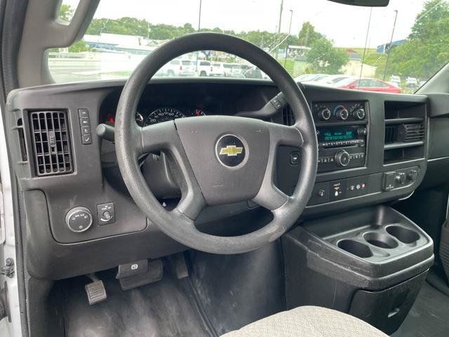Used 2017 Chevrolet Express 2500 RWD image 17