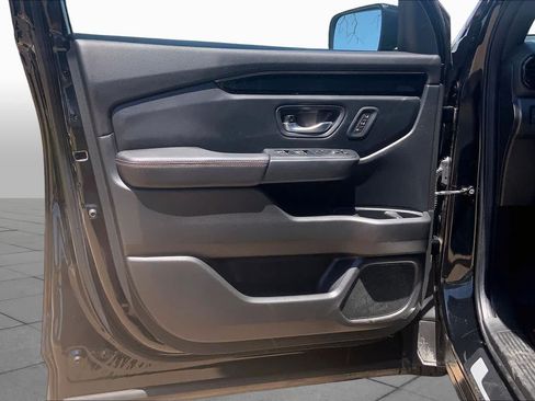 Used 2025 Honda Pilot TrailSport image 22