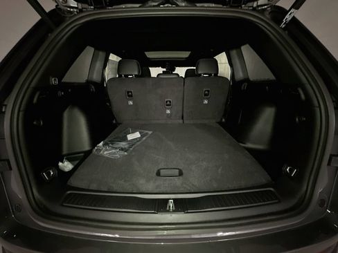 New 2026 Jeep Grand Cherokee Limited w/ Limited Altitude Package AWD/4WD image 32