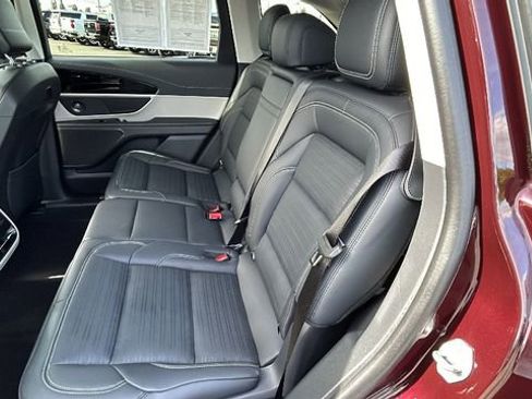 Used 2025 Lincoln Nautilus Reserve image 15