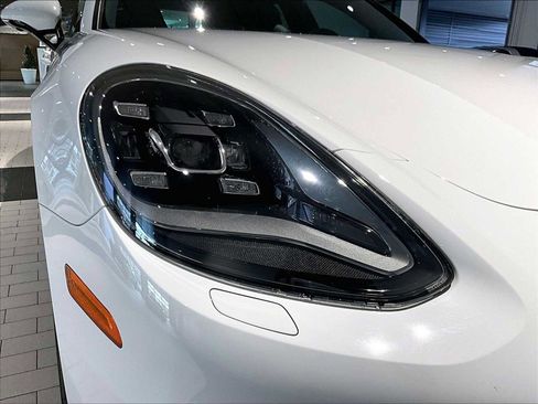 Used 2020 Porsche Panamera image 15