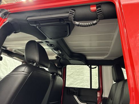 Used 2016 Jeep Wrangler Unlimited Sahara w/ Dual Top Group image 12