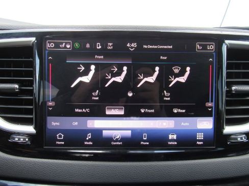 Used 2024 Chrysler Pacifica Touring-L image 50