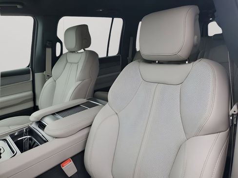 New 2026 Jeep Grand Wagoneer L 2WD image 32