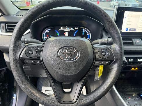 Certified 2025 Toyota RAV4 LE AWD/4WD image 12