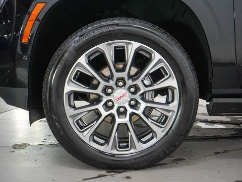 Used 2025 GMC Yukon Denali w/ Denali Reserve Package AWD/4WD image 31