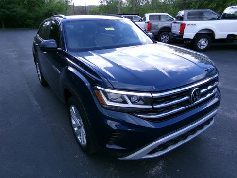 Used 2021 Volkswagen Atlas Cross Sport SE w/ Panoramic Sunroof Package AWD/4WD image 2