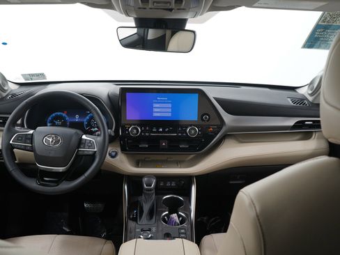 Used 2023 Toyota Highlander Limited AWD/4WD image 13