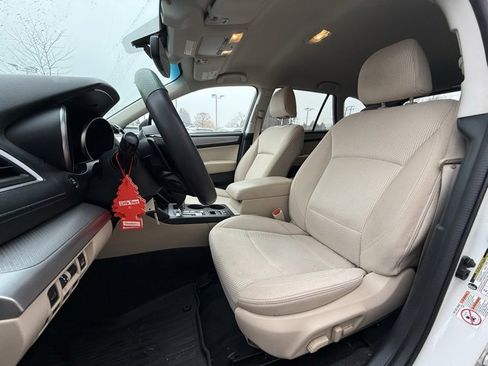 Used 2019 Subaru Outback 2.5i Premium image 5