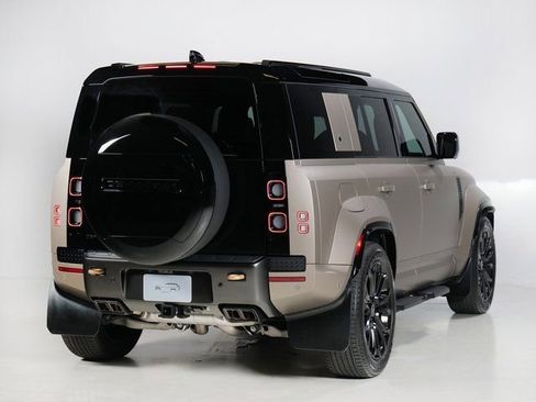 Used 2025 Land Rover Defender 110 AWD/4WD image 2