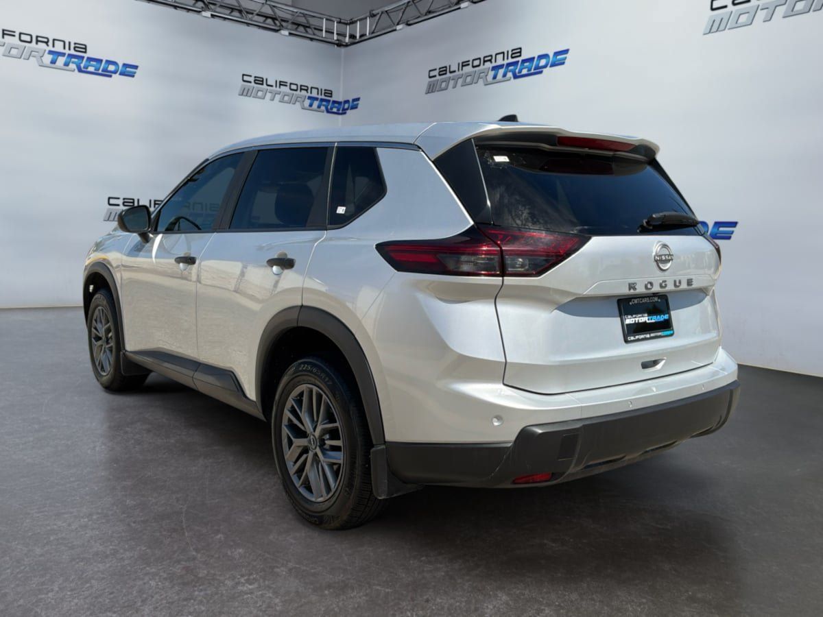 Used 2025 Nissan Rogue S FWD image 7