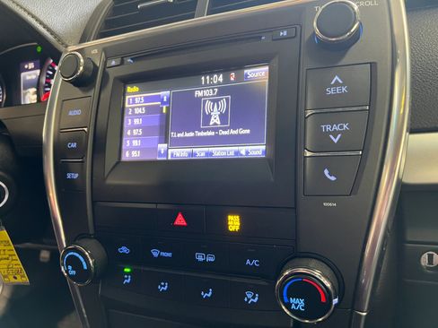 Used 2017 Toyota Camry SE FWD image 18