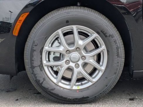New 2027 Chrysler Pacifica Select FWD image 10