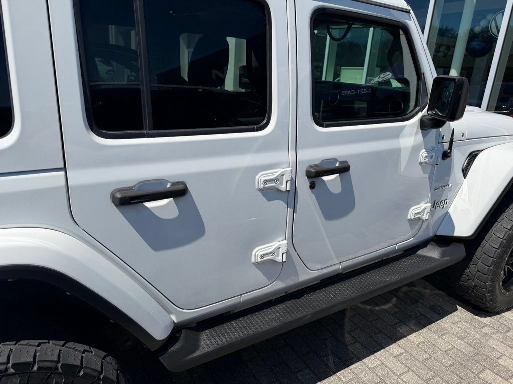 Used 2022 Jeep Wrangler Unlimited Sahara w/ LED Lighting Group AWD/4WD image 17