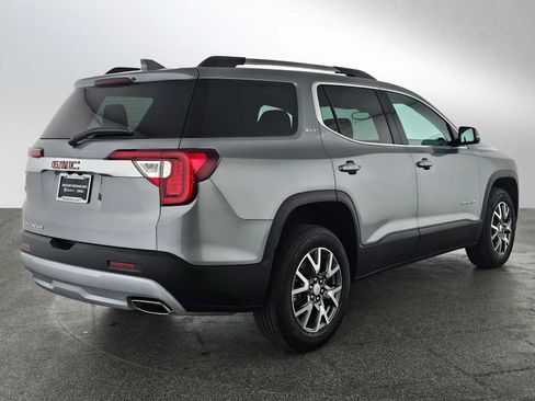 Used 2023 GMC Acadia SLT FWD image 3