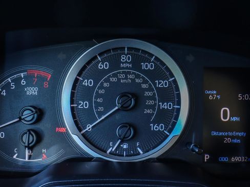 Used 2021 Toyota Corolla LE image 6