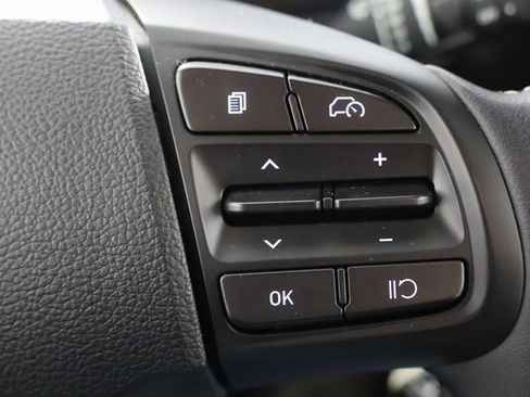 Used 2023 Hyundai Venue SEL image 12