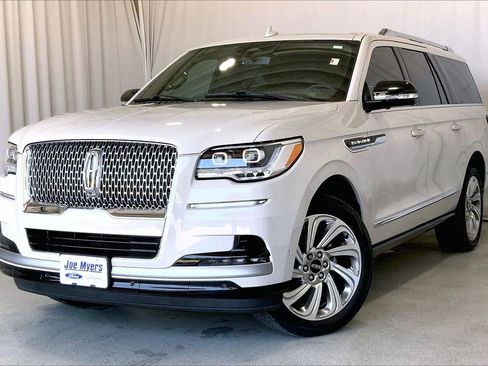 Used 2023 Lincoln Navigator L Reserve AWD/4WD image 11