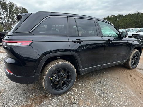 New 2026 Jeep Grand Cherokee Altitude image 8