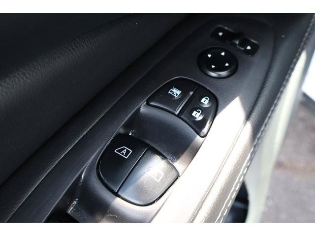 Used 2015 Nissan Pathfinder SL w/ Trailer Tow Package FWD image 13