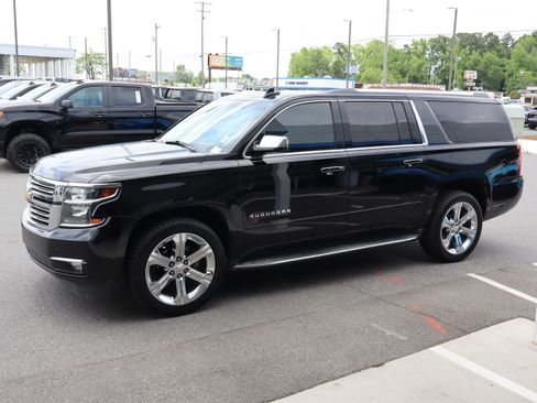 Used 2016 Chevrolet Suburban LTZ RWD image 7