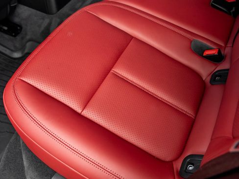 Certified 2025 Porsche Macan AWD/4WD image 29