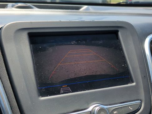 Used 2021 Chevrolet Equinox LS w/ LS Convenience Package FWD image 24