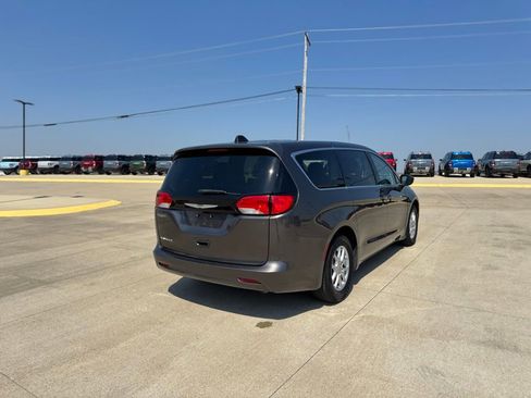 Used 2023 Chrysler Voyager LX FWD image 5