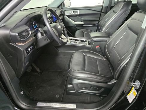 Used 2023 Ford Explorer Limited image 21