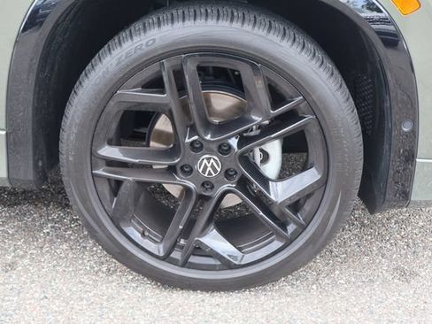 Certified 2026 Volkswagen Tiguan SE R-Line FWD image 10