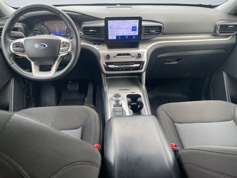 Used 2023 Ford Explorer XLT image 12