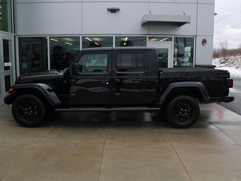 Used 2022 Jeep Gladiator Sport image 4