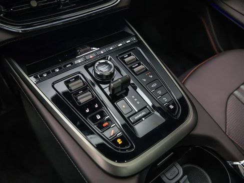 New 2026 Aston Martin DBX 707 image 31