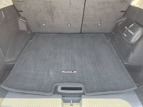 Used 2025 Nissan Rogue SV FWD image 30