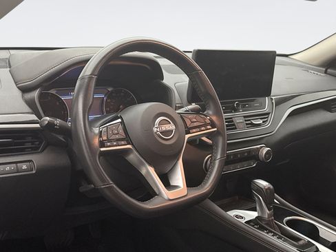 Used 2024 Nissan Altima 2.5 SR w/ SR Premium Package AWD/4WD image 7