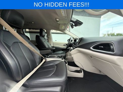 Used 2024 Chrysler Pacifica Touring-L FWD image 26