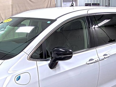 Used 2024 Chrysler Pacifica Select image 8